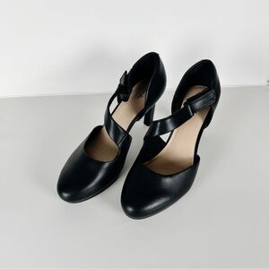 Clarks Ambyr Glow Black Leather Strappy Comfort Pump Size 10